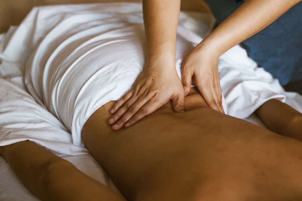 You are currently viewing How massage helps the body